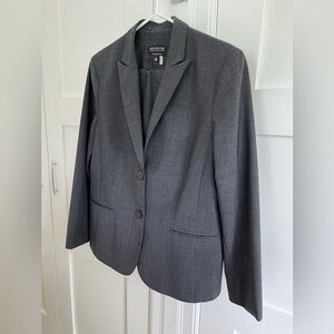 Jones New York size 16 pantsuit (blazer and pants)